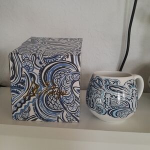 Like New Lilly Pulitzer Mug Resort White Give It A Whril